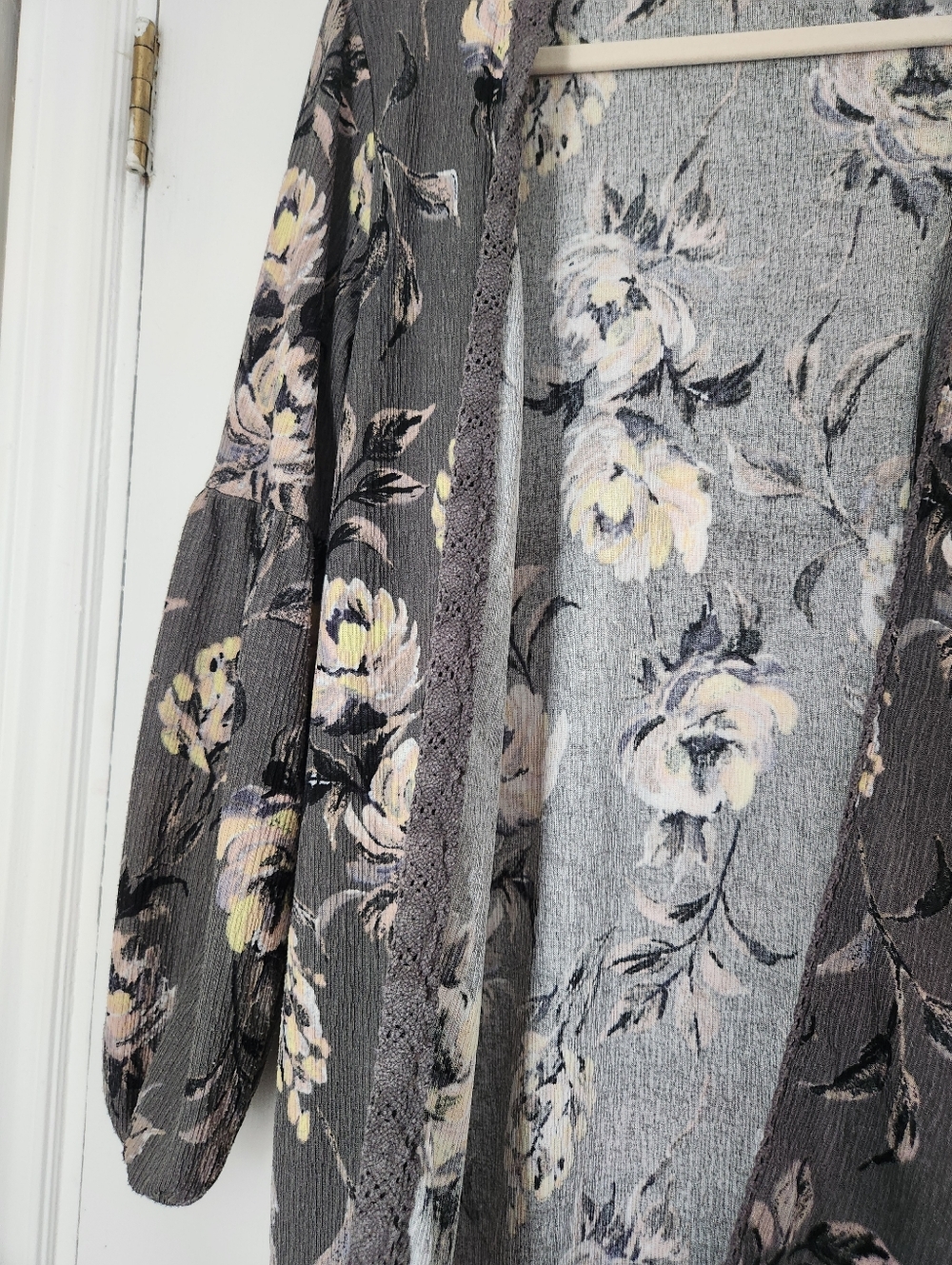 Maurices Gray Floral Crochet Trim Kimono - Size Small - Picture 3 of 16